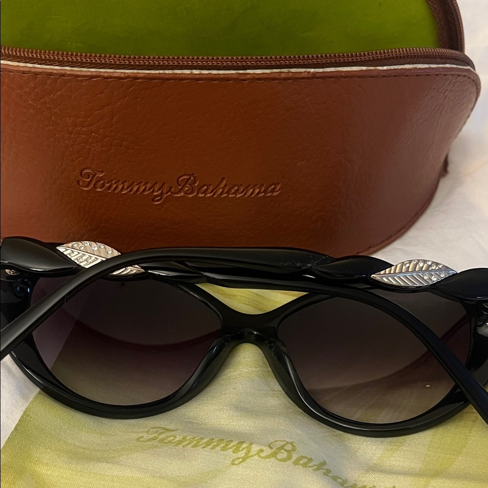 Tommy Bahama Elegant Black Sunglasses - Picture 2 of 8